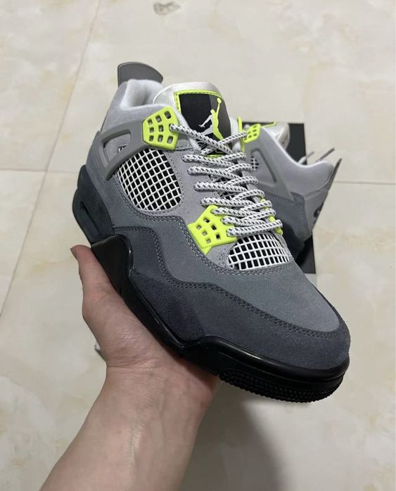 Air Jordan 4 Retro SE 95 Neon
