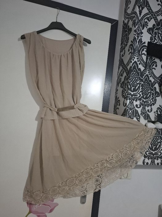 Рокля 2 за цената на 1, красива комбинация в бежов цвят