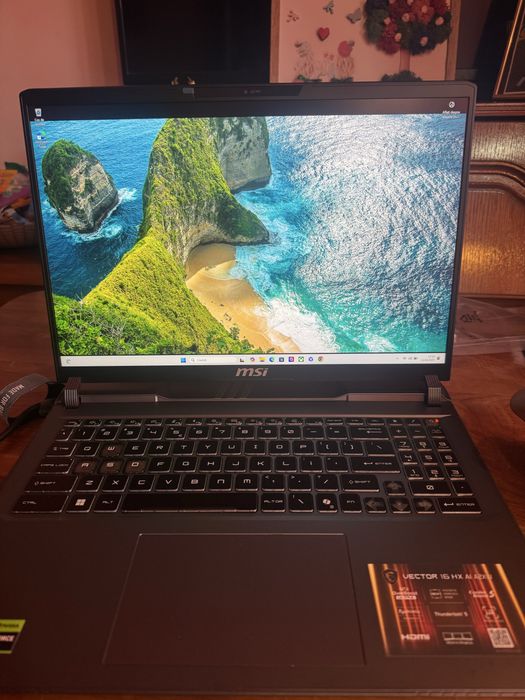 laptop gaming msi vector 16. Ultra 9 275HX, 32 gb ram, rtx 5080 16 gb