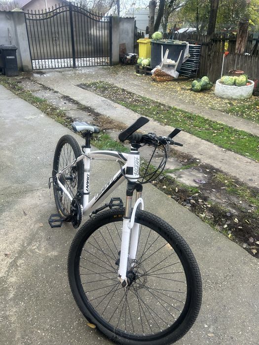 Vand bicicleta noua