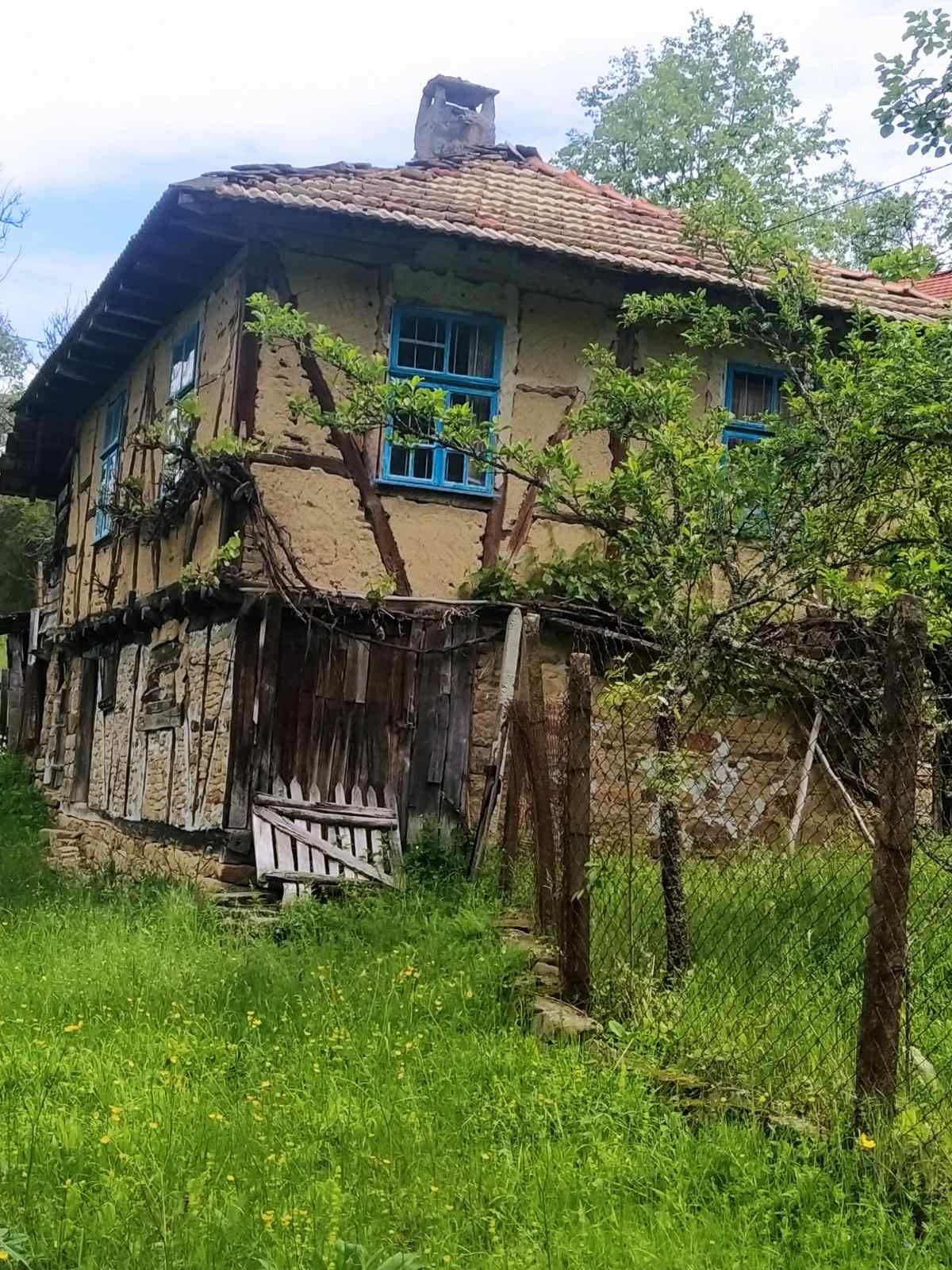 Продавам къща с.Горни Дамяновци -Прозорковци общ Трявна