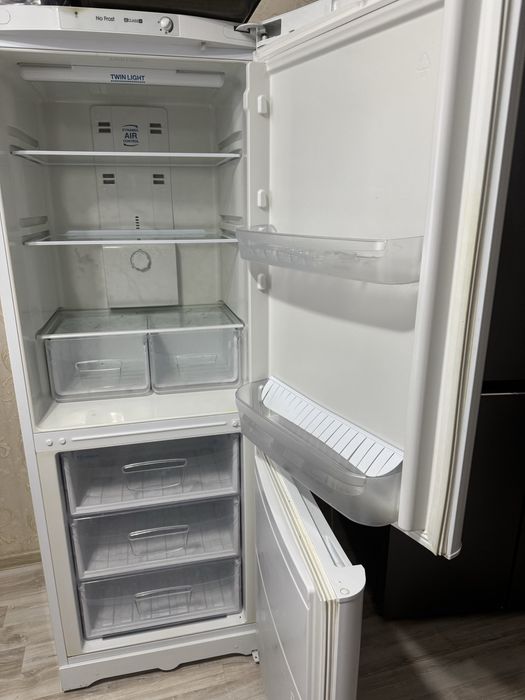 Продам холодильник indesit б/у в хорошем состоянии