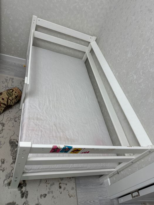 Кровать детская домик.