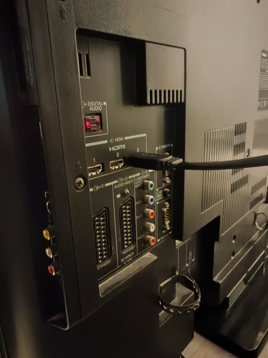 Televivor LG 73 si televizor TOSHIBA 90cm