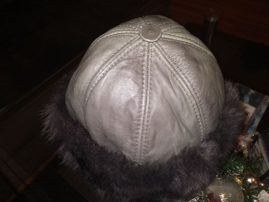 Шапка от естествена кожа пухкава