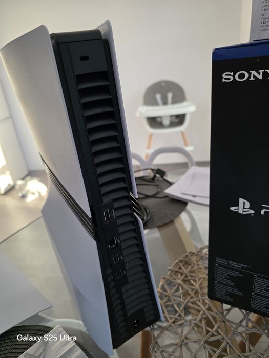 Vând ps5 pro 2 tb in stare perfecta