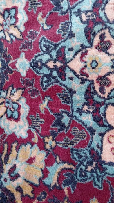 Безупречен Български Персийски килим на Декотекс Сливен от старото про