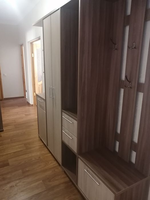 Продам объемную прихожую