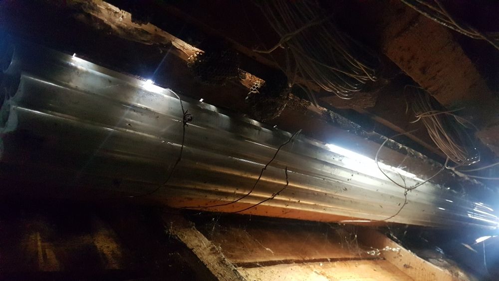 Țevi de sticlă la 2 metri lungime.