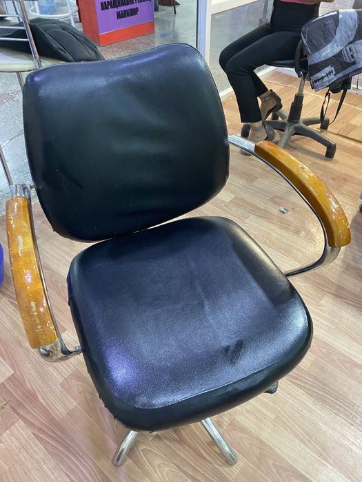 Парикмахерское кресло