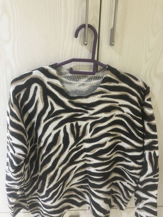 Свитера женские ,  ,распродажа,все новое,