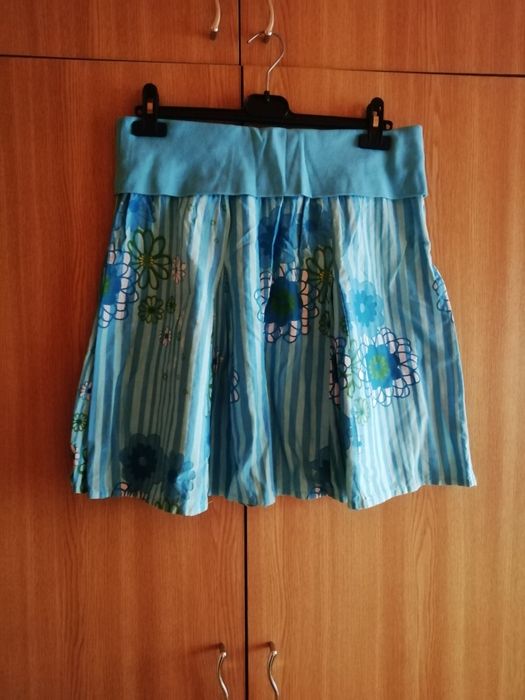 Vând fuste diverse culori