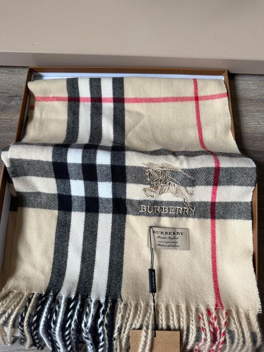 esarfa burberry noua