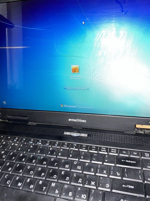eMachines E527 ноутбока