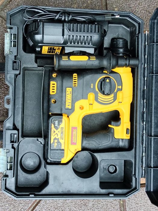 Rotopercutor DEWALT DCH  253 că și nou