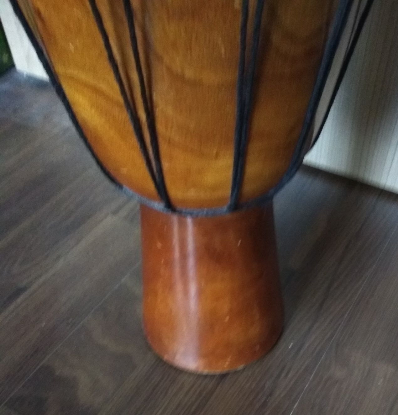 DARABANĂ (tobă africană, de mână) din lemn și cu  membrană din piele n
