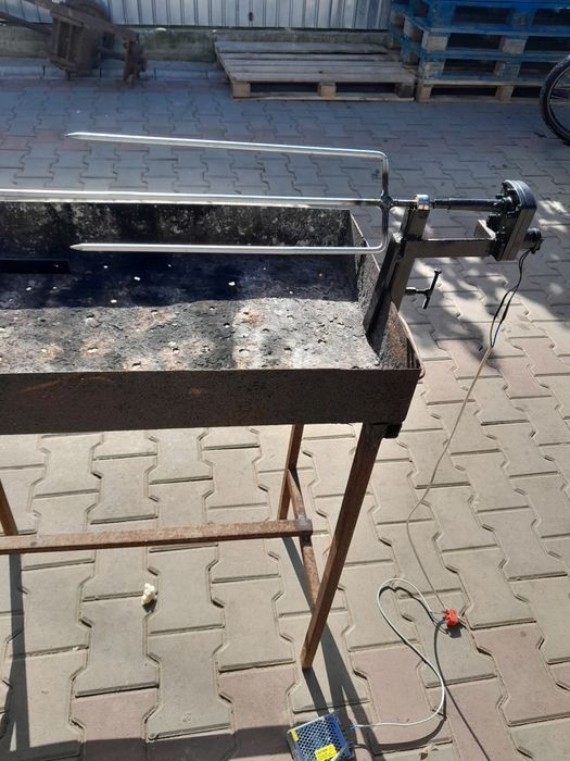 Rotisor electric pentru grătar