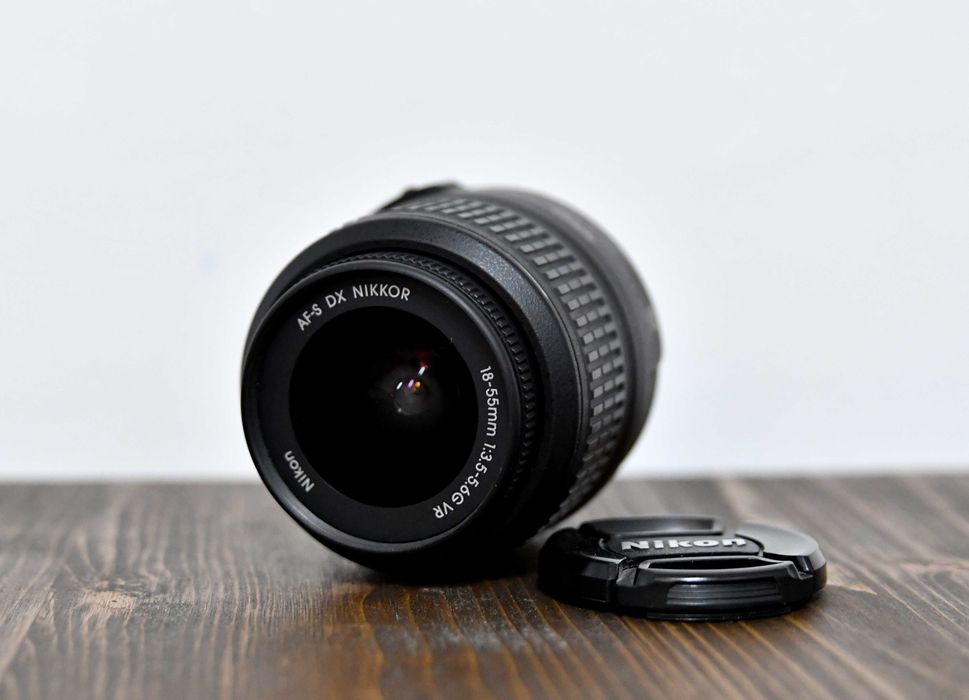 обектив Nikon AF-S DX VR Zoom-Nikkor 18-55mm f/3.5-5.6G
