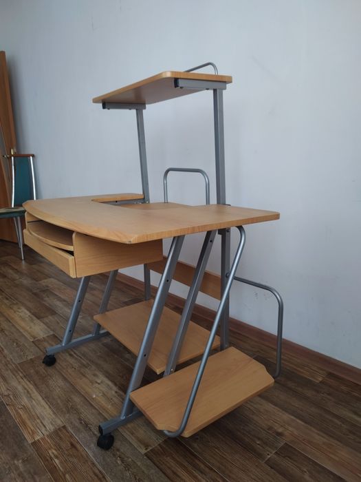 Компьтерный стол