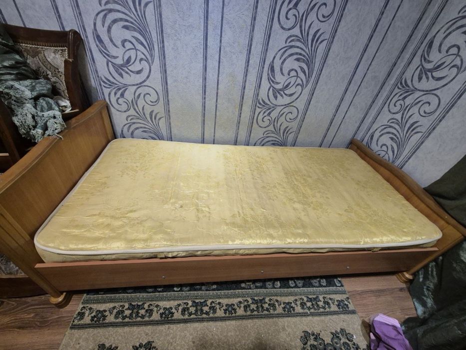 Мебель кровать парта и шкаф