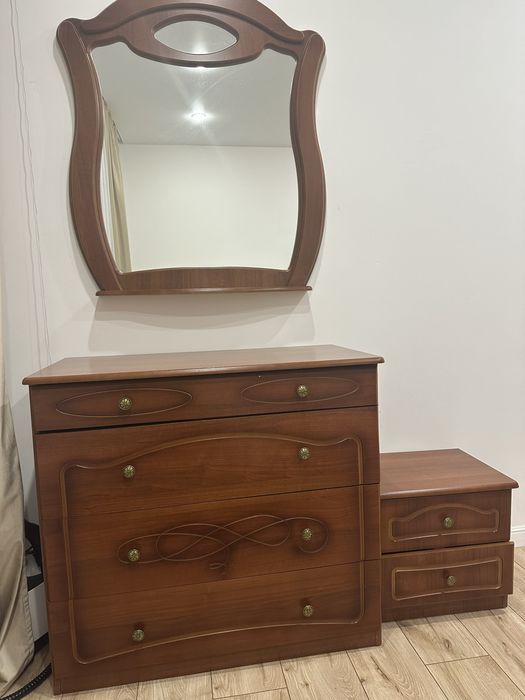 Продам комод с зеркалом