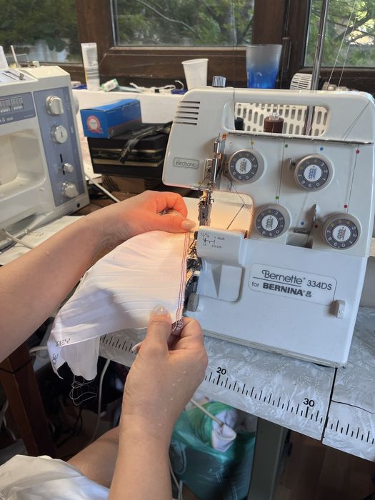 Masina de surfilat-overlock  Bernette 334DS by Bernina