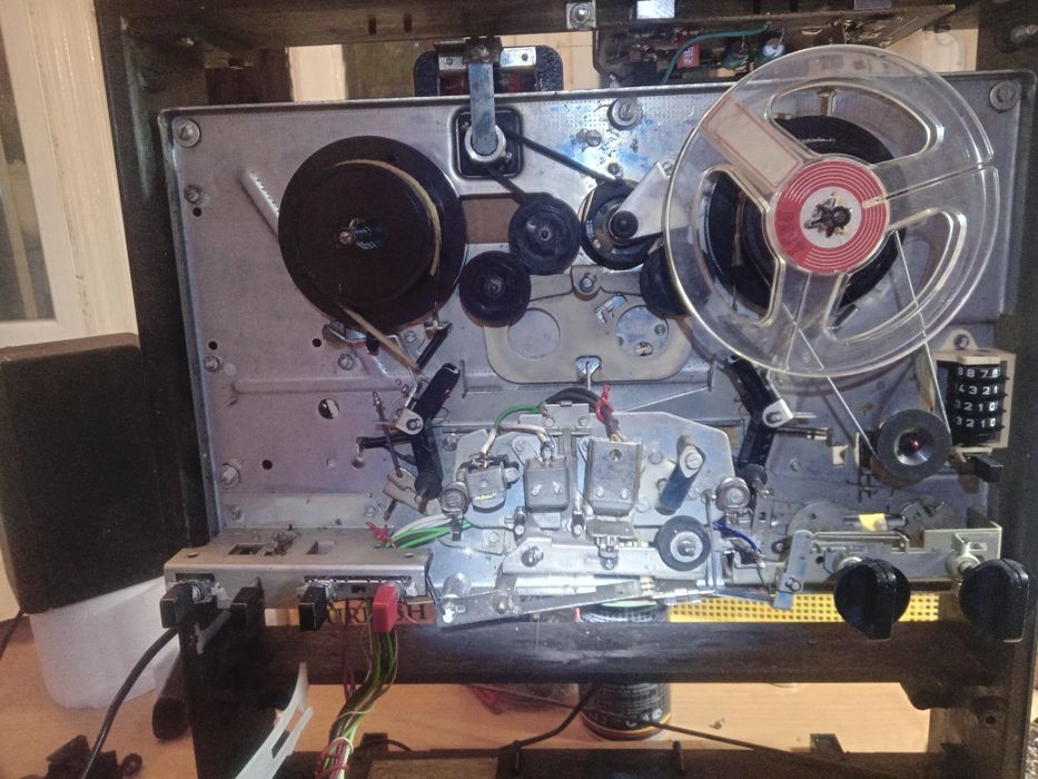 Magnetofon Tesla B115 defec !Funcționează doar pe o pista