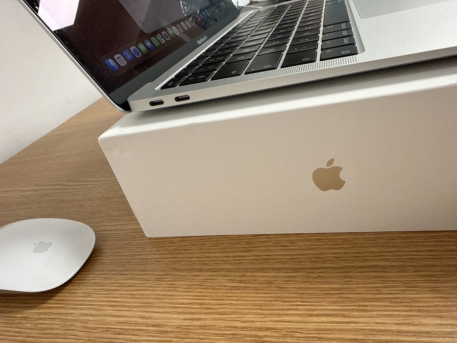 Macbook air M1 2020 + Magic Mouse Apple