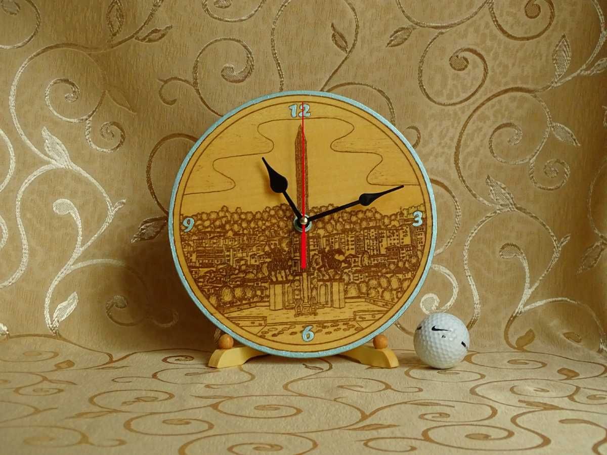 Часовници пирографирани