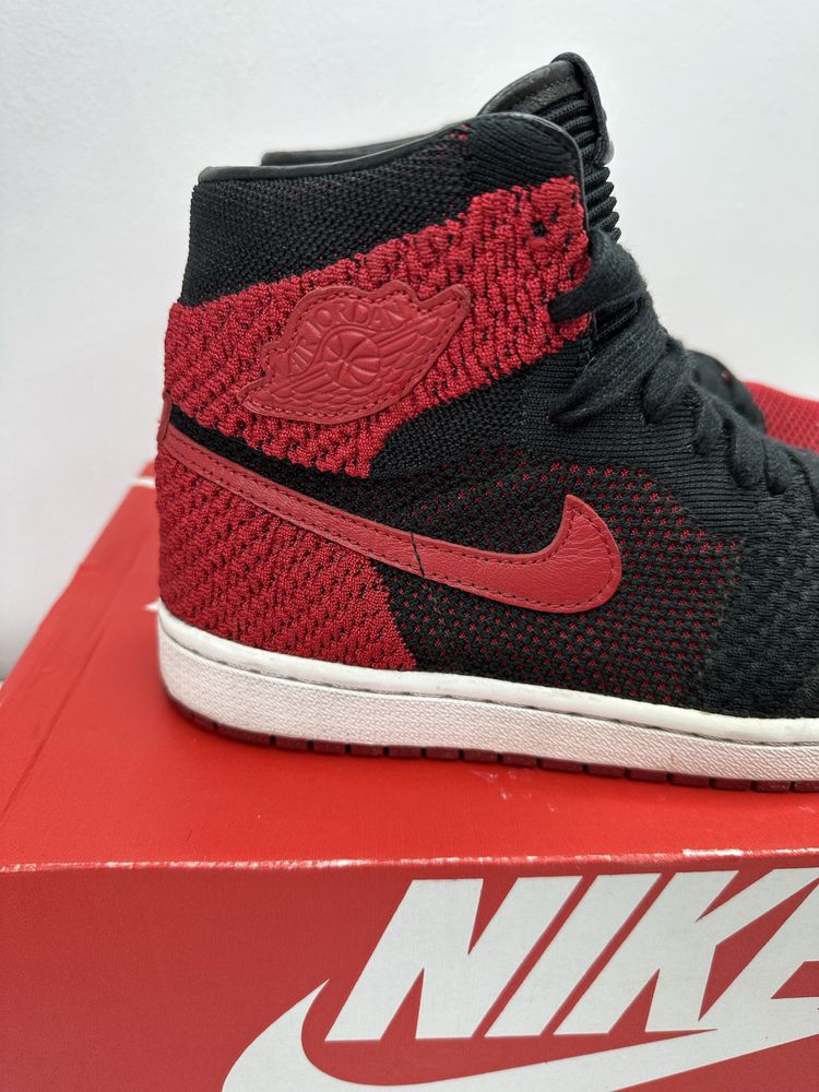 Air Jordan 1 Retro HI Flyknit (41) Маратонки