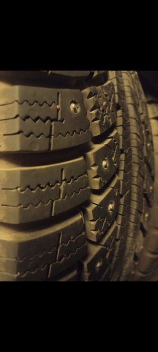 Продам шины зимние в отличном состоянии