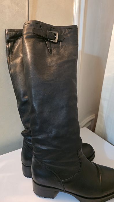 Женские кожаные в отличном состоянии, натуральные, внутри цигейка,