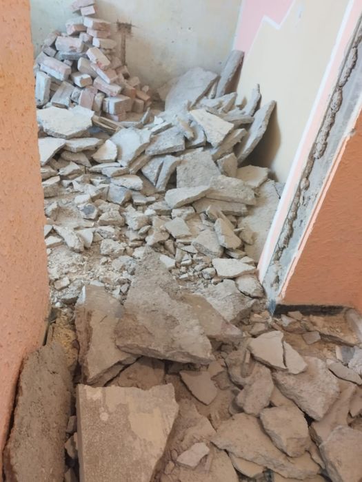 Spart șape, demolări, decopertări gresie,faianță,scos parchet,debarasă
