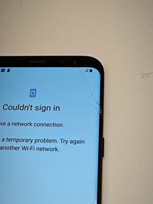 Samsung Galaxy S8+ 64GB, stare bună, mică crăpătură