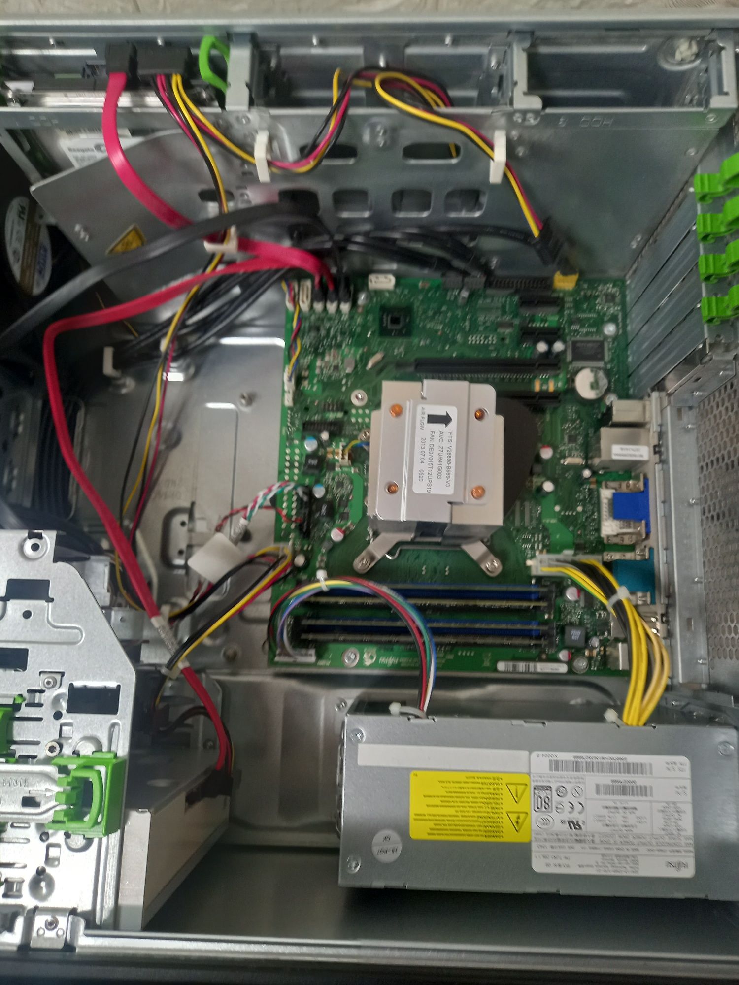 Компютър Fujitsu Intel Core i5-4590 16gb SSD+HDD