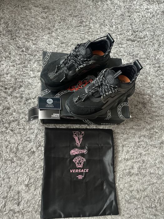 versace chain reaction