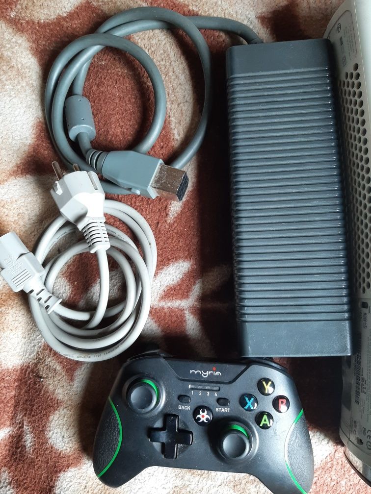 Vând consolă Xbox 360 în stare bună