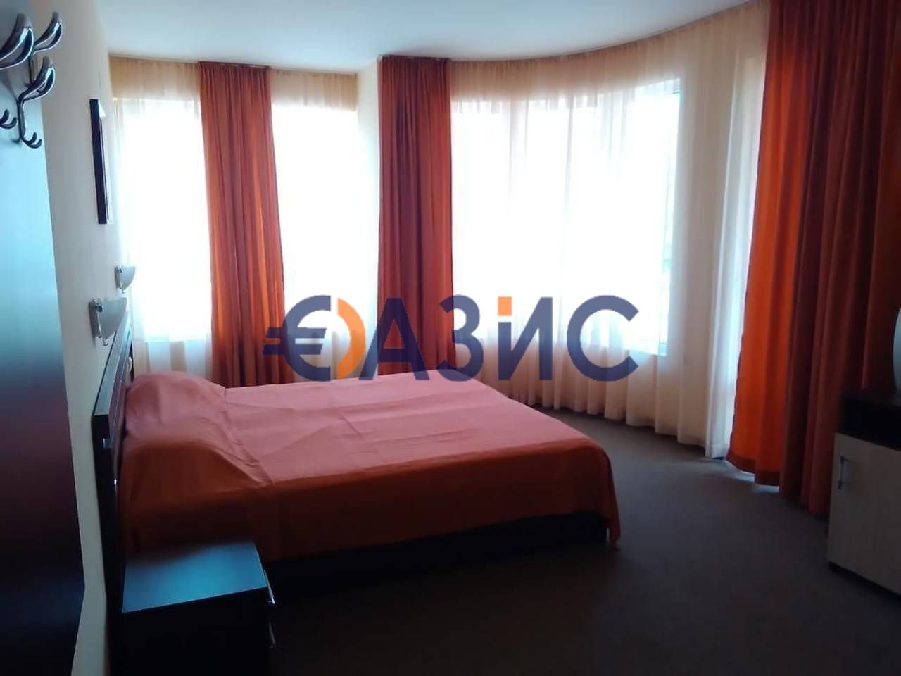 Действащ хотел в Несебър, кв. Аурелия, РЗП 885 кв. м,