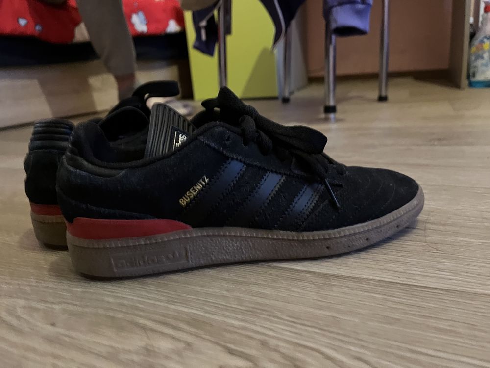 Adidas два чифта маратонки унисекс