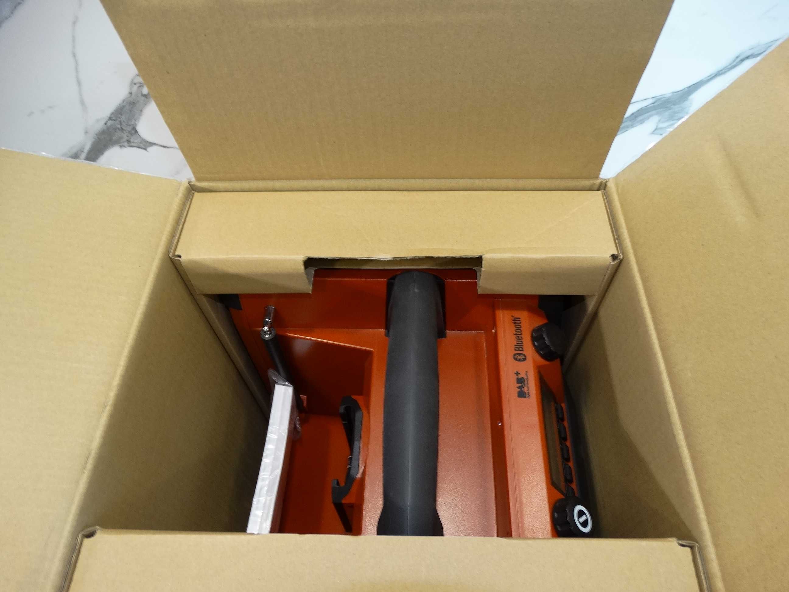 НОВО - Hilti R6 - 22 / Nuron - Радио за работната площадка