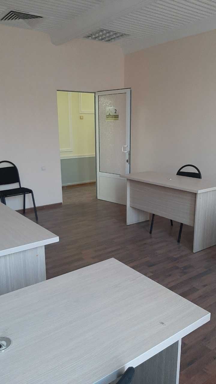 Офис 155 м² в аренду у метро — топ-локация, 220 000 сум/м²!