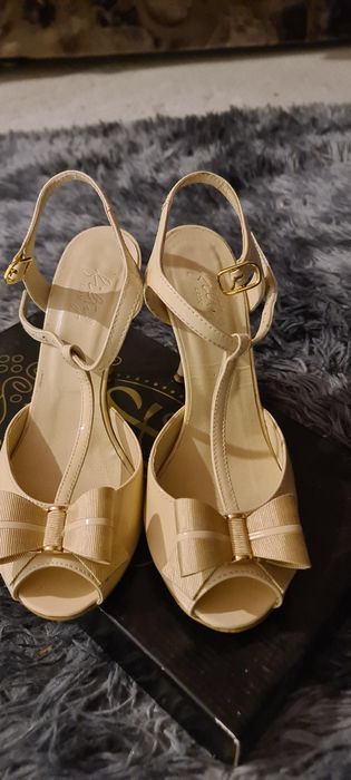 Vand pantofi superbi