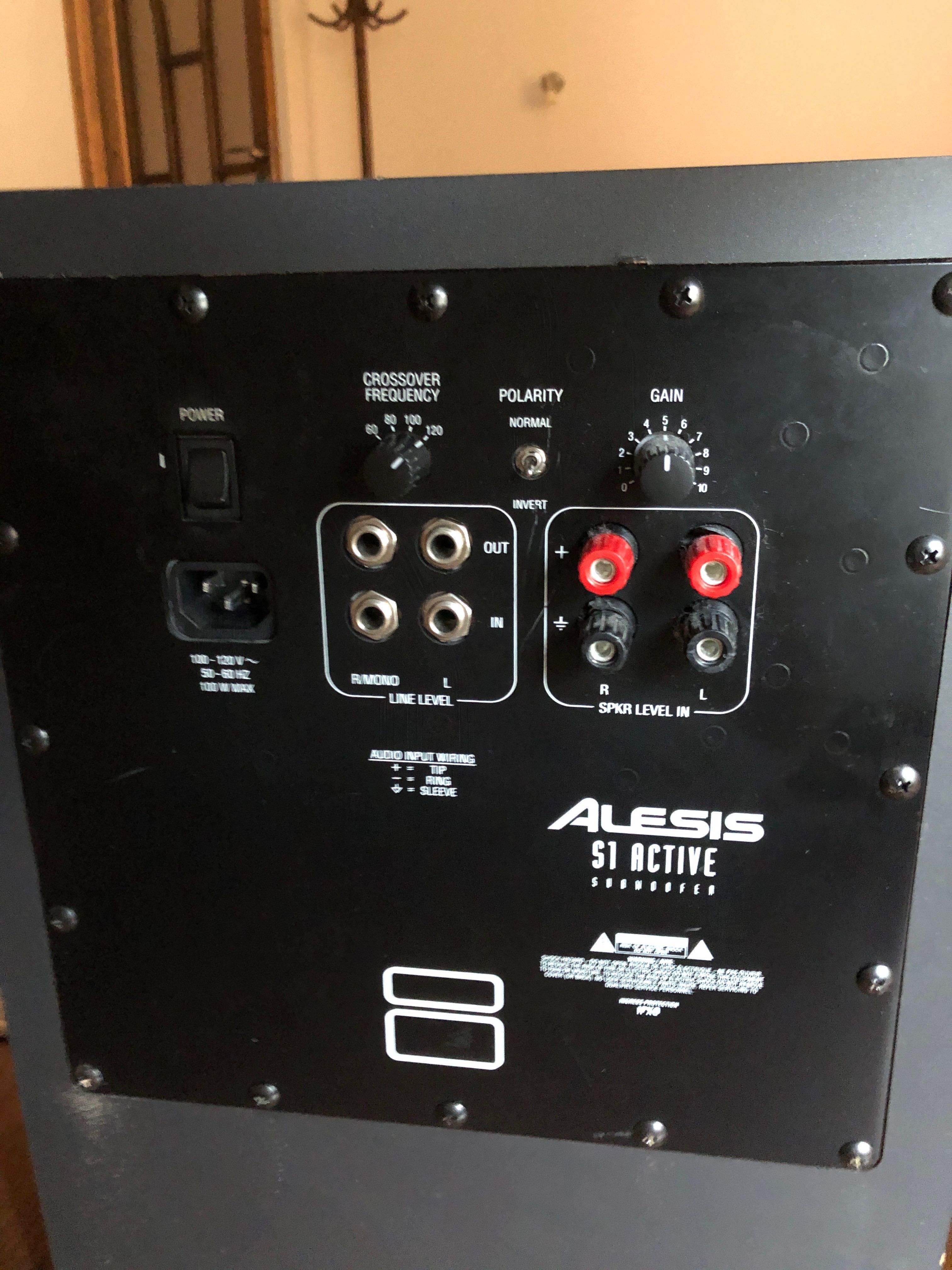 Alesis Home cinema profesional (studio monitor)