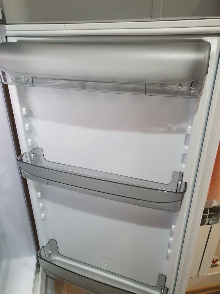 Холодильник "Elektrofrost" как новый.