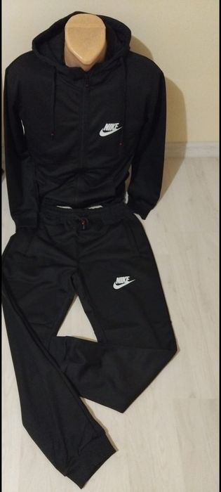 Oferta! Trening unisex Nike din 3 piese!
