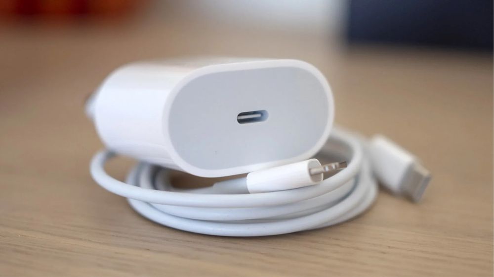 продам зарядку на айфон оригинал