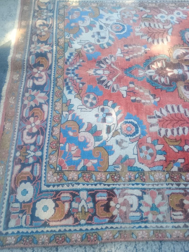 Ръчно тъкан килим
