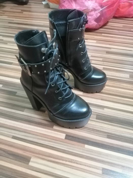 Vand Botine cu toc nr 37