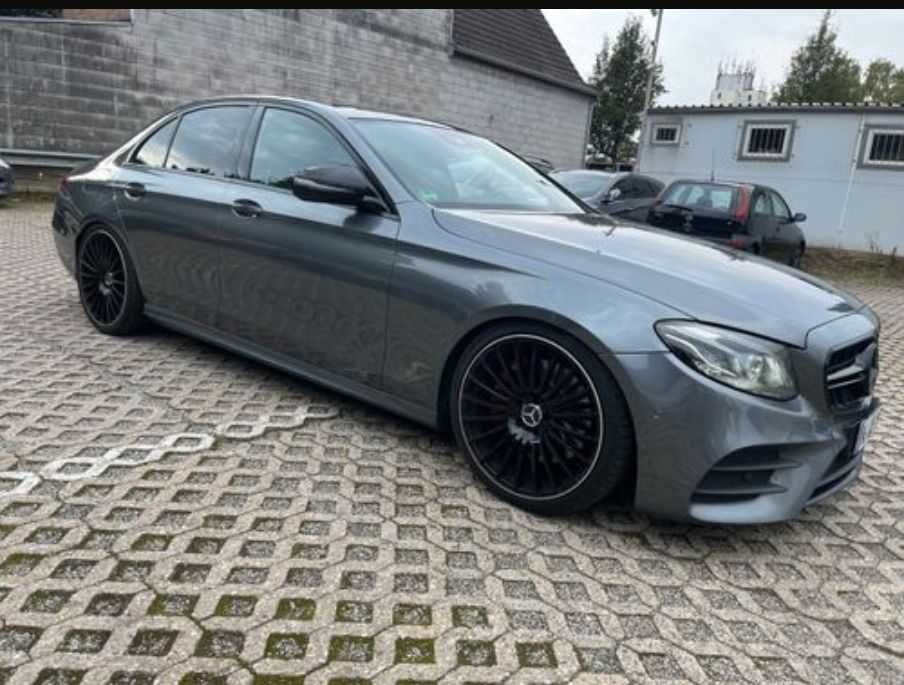 Mercedes Benz E 350d AMG Line