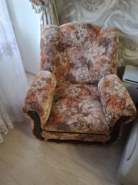 Продам мини диван и раскладной и кресло